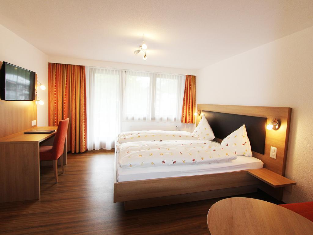 Hotel Monte-Moro ساس-الماغيل الغرفة الصورة