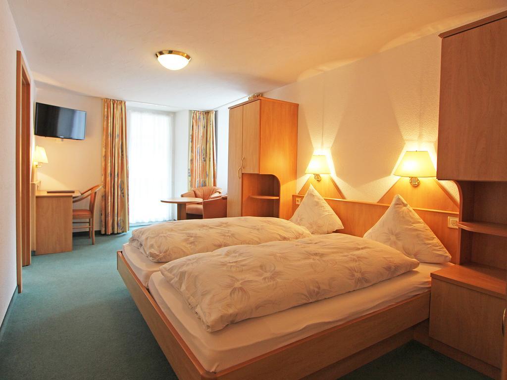 Hotel Monte-Moro ساس-الماغيل الغرفة الصورة